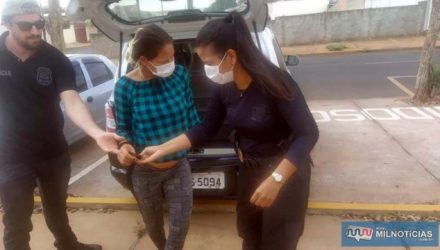 S. S. G., de 26 anos, foi presa acusada de tráfico de drogas e posse ilegal de arma de fogo. Foto: MANOEL MESSIAS/Agência