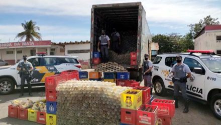 Motorista foi preso com 46 Kg de cocaína escondidas em meio aos vasilhames. Foto: PMRv/Divulgação