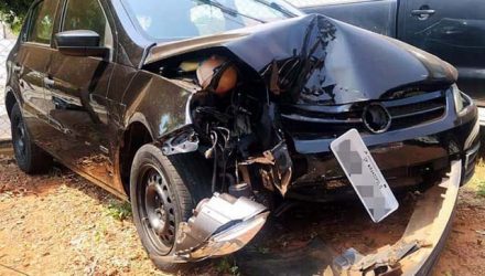 VW Gol ficou com a frente destruída no acidente. Foto: MANOEL MESSIAS/Agência
