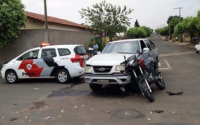 Acidente aconteceu no cruzamento das ruas Aquidauana com Silvio Shimizu, Vila Botega. Foto: MANOEL MESSIAS/Agência