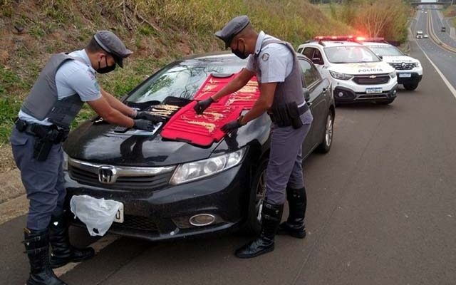 Motorista foi abordado na SP-425, em Regente Feijó (SP) — Foto: Polícia Militar Rodoviária
