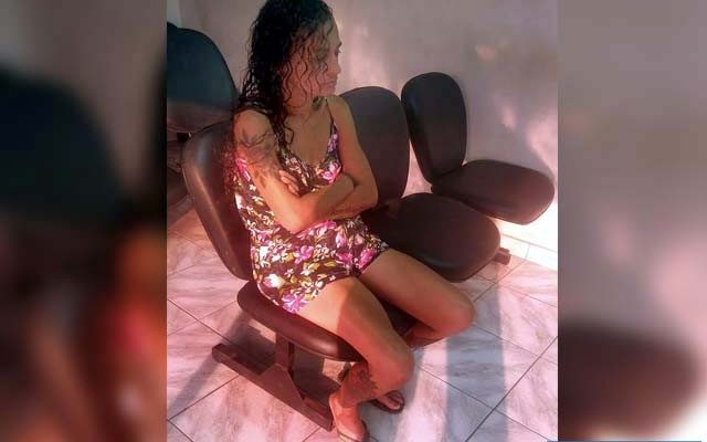 Lucinéia da Silva Salustiano, a “Néia”, de 39 anos,, furto o telefone enquanto "limpava" a casa do pai do PM. Foto: MANOEL MESSIAS/Agência
