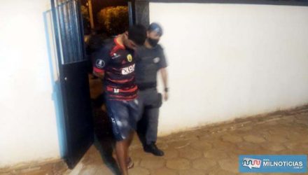 O desempregado R. F. P. A., de 23 anos, foi preso acusado de tráfico de drogas. Foto: MANOEL MESSIAS/Agência