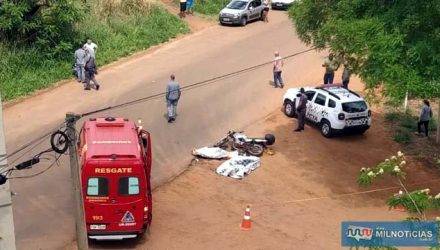 Acidente com duas vítimas fatais aconteceu quando caminhão acessava atalho de terra. Foto: MANOEL MESSIAS/Agência