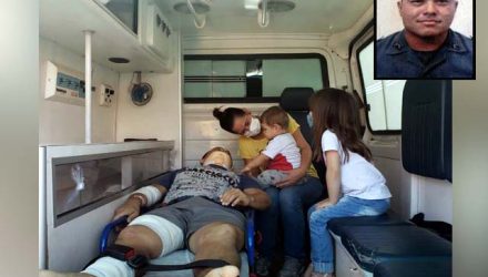 Cabo PM Yoshio (deitado), com a esposa e filhos, na ambulância que o trouxe para Andradina. Foto: DIVULGAÇÃO