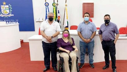 Alceu Batista de Almeida Júnior (Araçatuba), Cesar Pantarotto Junior (Birigui) e Letícia Takano Sader (Penápolis), com Coxinha Prando (Andradina). Foto: Assessoria Legislativa