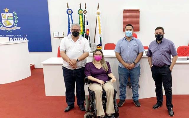 Alceu Batista de Almeida Júnior (Araçatuba), Cesar Pantarotto Junior (Birigui) e Letícia Takano Sader (Penápolis), com Coxinha Prando (Andradina). Foto: Assessoria Legislativa