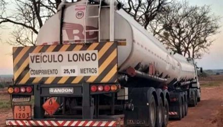 Carreta foi localizada em canavial em Penápolis, com os tanques vazios. Foto: Divulgação