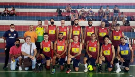 A equipe de vôlei masculino venceu Mirandópolis por 2 sets a 1 e agora enfrenta Araçatuba na final. Foto: Secom/Prefeitura