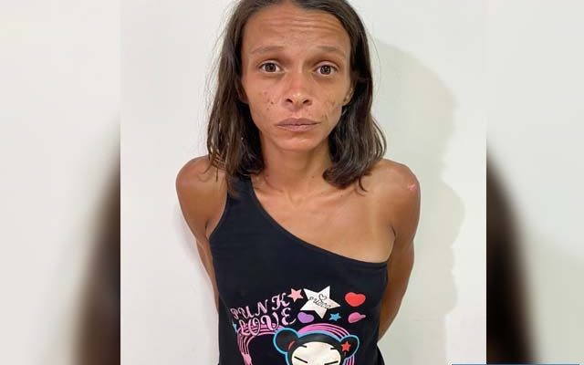 A. S. C., de 30 anos, é moradora em situação de rua e foi detida duas vezes por crimes cometidos contra seus pais já idosos. Foto: Divulgação