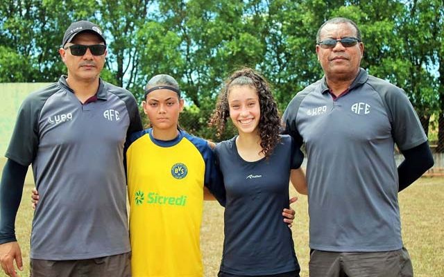 Yasmin (de preto a dir.), de Andradina e Brenda (amarelo), de Castilho, foram selecionadas em avaliação da Ferroviária. Foto: DIVULGAÇÃO