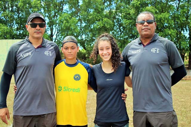 Yasmin (de preto a dir.), de Andradina e Brenda (amarelo), de Castilho, foram selecionadas em avaliação da Ferroviária. Foto: DIVULGAÇÃO