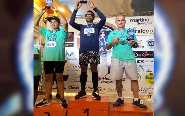 Na corrida de 10 KM, idade entre 45 e 49 anos, o Sargento PM Ruiz (dir.), chegou em 2º lugar. Foto: Arquivo Pessoal