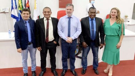 A partir da esq., vereadores Luzimar (1º Secretário); Faustino (1º vice presidente); Guto Marão (Presidente); Careca (2º vice presidente); e Eloá Pessoa (2º Secretário). Foto: Assessoria Legislativa