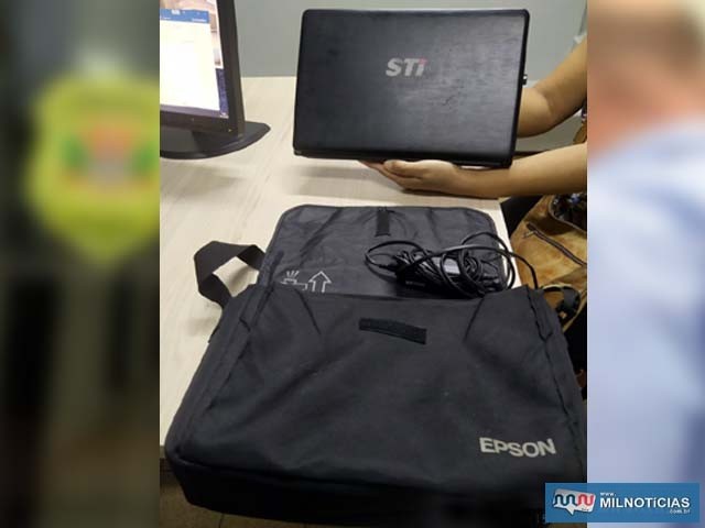 Foram recuperados um notebook e uma bolsa na cor preta. Foto: Polícia Civil