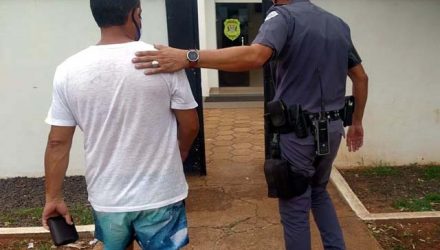 Vendedor G. B., de 44 anos, foi preso acusado de contrabandear cigarros do Paraguai. Foto: MANOEL MESSIAS/Agência