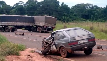 Gol bateu de frente contra carreta bitrem. Foto: DIVULGAÇÃO