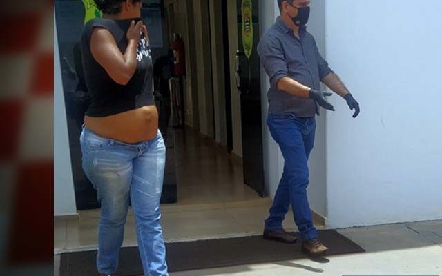 G. N. K., de 28 anos,  foi presa pela PM em Castilho depois de comete ruma série de furtos em Três Lagoas/MS. Foto: MANOEL MESSIAS/Agência