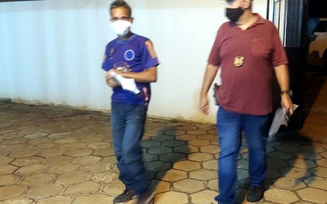 Agnaldo da Silva Moreira (esq.), de 35 anos, foi preso acusado de furto de cobre de transformador. Foto: MANOEL MESSIAS/Agência