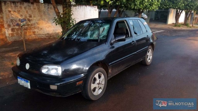 Golf teve praticamente todos os vidros arrebentados pelo homem enciumado. Foto: MANOEL MESSIAS/Agência