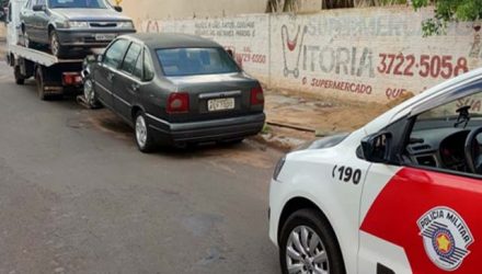 PM flagrou dois veículos Fiat Tempra com as mesmas placas no Jardim Europa. Foto: DIVULGAÇÃO