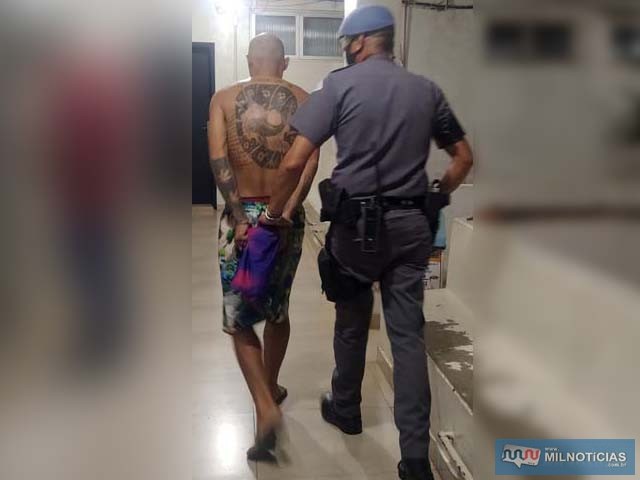 O serviços gerais D. N. P. J., o “Grog”, de 30 anos, foi preso pela Polícia Militar acusado de tráfico de drogas no bairro Santa Cecília. Foto: MANOEL MESSIAS/Agência