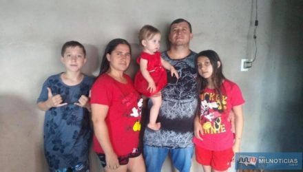 Ricardo Eugênio dos Santos, de 40 anos, a mulher dele, Tatiane Aparecida dos Santos e os três filhos, sendo Tayane, de apenas 1 ano, Nicole de 10 anos e Richard, de 12 anos. Foto: Arquivo de Família