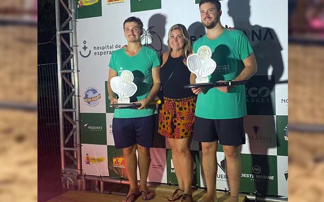 Os irmãos Lucca e Pedrinho com a orgulhosa mamãe, Renata Assuiti Bentivóglio. Foto: Divulgação