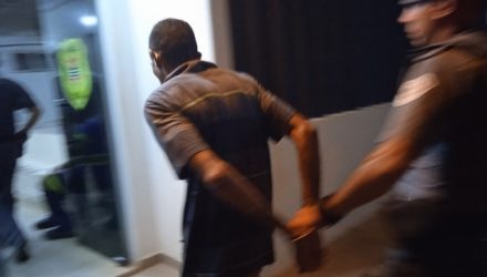Contra P. E. C., de 33 anos, havia um Mandado de Prisão Preventivo por roubo. Foto: MANOEL MESSIAS/Agência