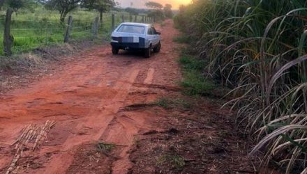 Gol foi localizado abandonado em um canavial no Assentamento Pendengo. Foto: Divulgação