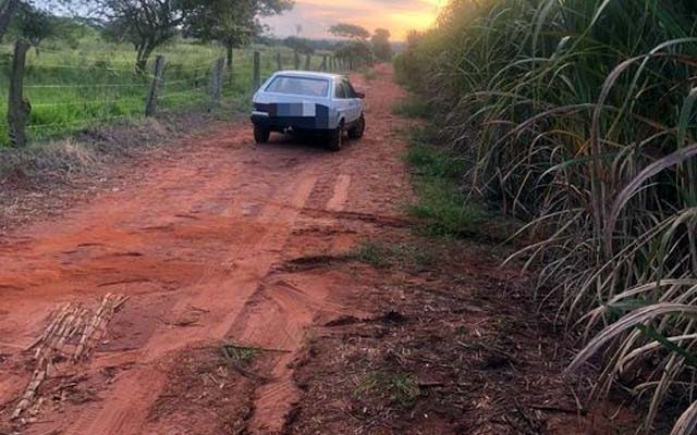 Gol foi localizado abandonado em um canavial no Assentamento Pendengo. Foto: Divulgação