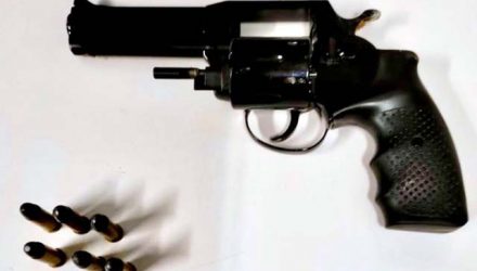 Revólver calibre .38 estava com a numeração suprimida (raspada). Foto: DIVULGAÇÃO