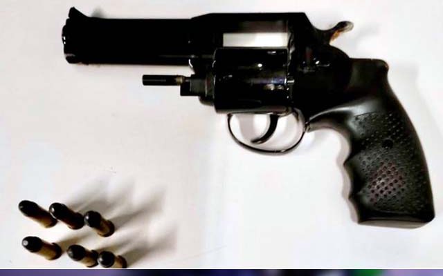 Revólver calibre .38 estava com a numeração suprimida (raspada). Foto: DIVULGAÇÃO