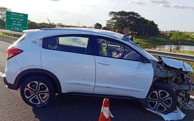 veículo Honda ficou com a frente totalmente destruída no acidente. Foto: Divulgação