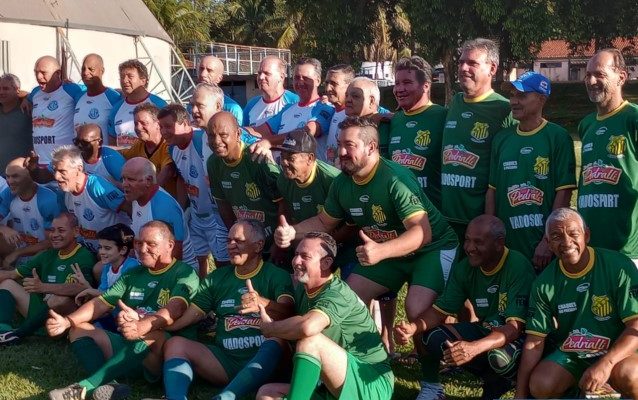 Veteranos do Friboi e convidados (de verde). Foto: DIVULGAÇÃO