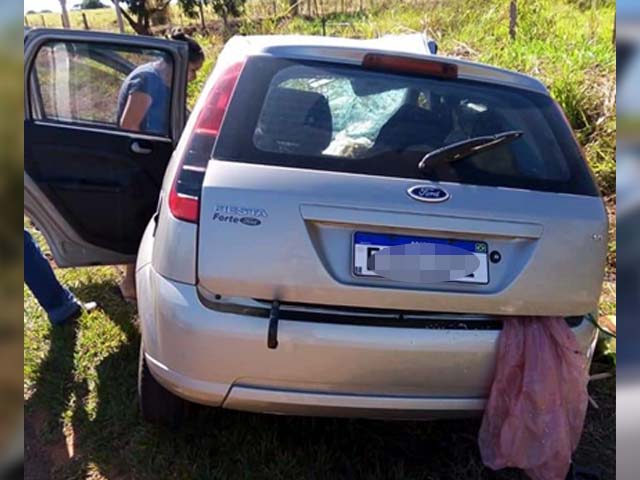 Casal de Andradina ocupava um Ford Fiesta, que também ficou bem destruído. Foto: Internauta