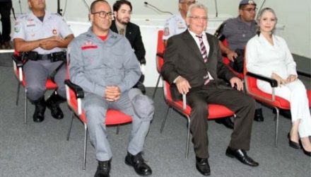 Homenageados pouco antes de receberem suas medalhas. Foto: Assessoria Legislativa