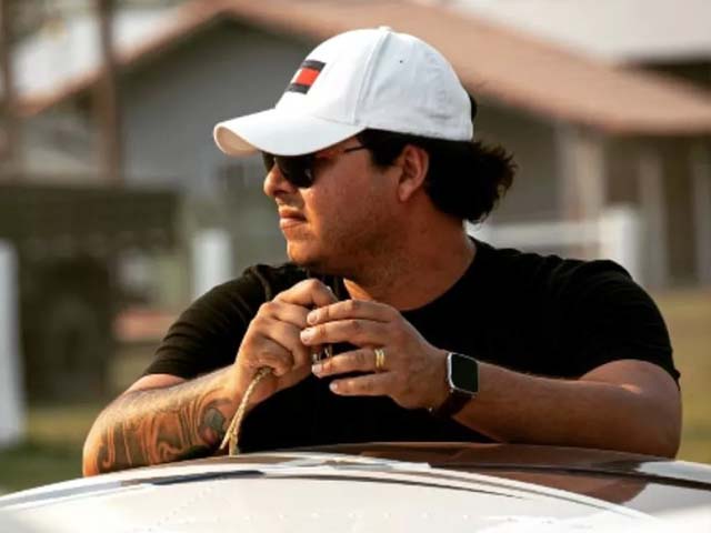 O cantor Luiz Aleksandro Talhari Correia, de 34 anos, está entre os mortos em acidente com ônibus em que o artista viajava com a equipe. Foto: Reprodução/Instagran