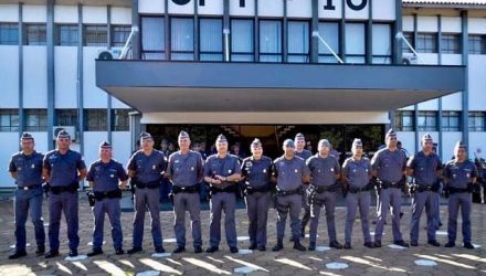 Todos os promovidos e o comando se posicionaram em frente ao prédio do CPI 10, em Araçatuba. Foto: PM/Divulgação