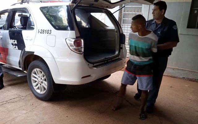 Rapaz foi preso acusado de furtar bicicleta na área comercial. Foto: MANOEL MESSIAS/Agência