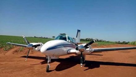 Aeronave pousou entre os municípios de Jales e Pontalinda. (Fotos: Sargento Bianca/CECOMSAER)