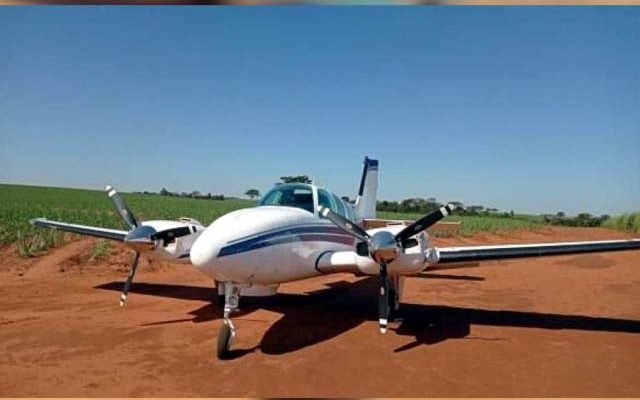 Aeronave pousou entre os municípios de Jales e Pontalinda. (Fotos: Sargento Bianca/CECOMSAER)