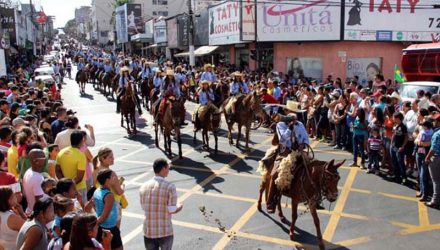 Desta vez cavalgada não passará pelo centro de Andradina devido as obras na rua Paes Leme. Foto: MANOEL MESSIAS