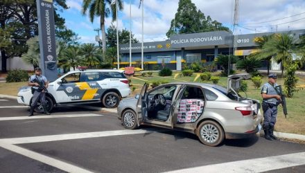 Fiat Siena abarrotado com cigarros do Paraguai foi apreendido. Foto:  Manoela Messias - TV TEM