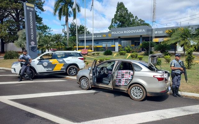 Fiat Siena abarrotado com cigarros do Paraguai foi apreendido. Foto:  Manoela Messias - TV TEM