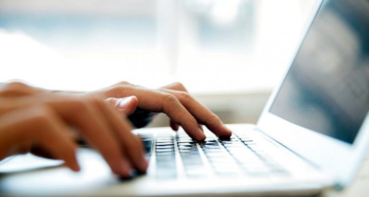 Se a esquerda conseguir controlar a internet, estará ainda mais confortável para impor suas doutrinas. Foto: FREEPIK
