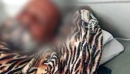 O aposentado diz que dorme no chão da garagem por vontade própria. Foto: Reprodução RECORD TV