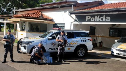 Polícia Militar Rodoviária prendeu mulher com 12 tabletes de maconha. Foto: Divulgação