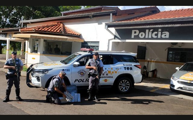 Polícia Militar Rodoviária prendeu mulher com 12 tabletes de maconha. Foto: Divulgação