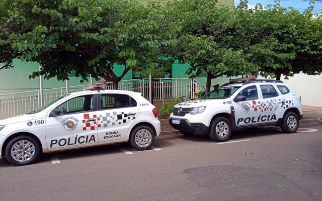 Polícia Militar conduziu autor ate o Hospital para ser medicado e depois o encaminhou à Delegacia de Polícia. Foto: MANOEL MESSIAS